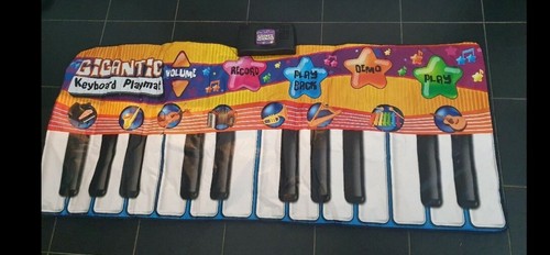 Gigantic keyboard playmat - gigantic,