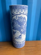 VINTAGE ORIENTAL CHINESE BLUE AND WHITE PORCELAIN ORIENTAL UMBRELLA STAND