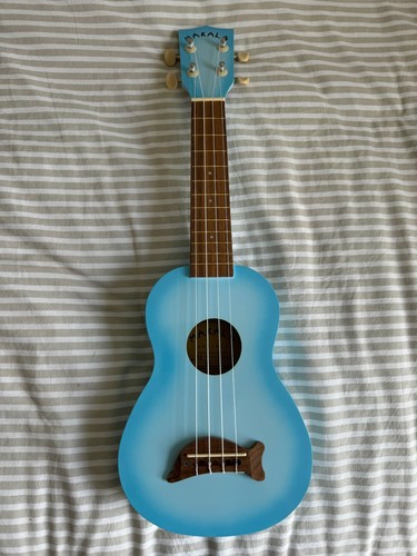 Makaka dolphin ukelele - dolphin,