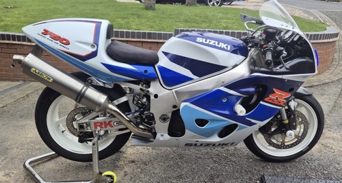 Suzuki gsxr 750 - &, srad
