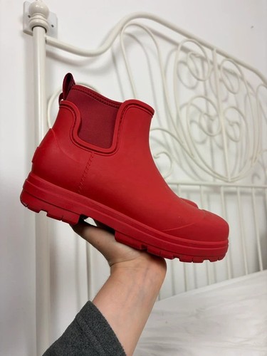 Vibrant red ugg droplet - vibrant,