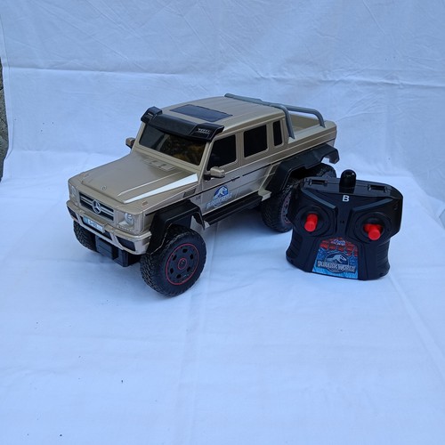 Jurassic world mercedes benz - mercedes, g