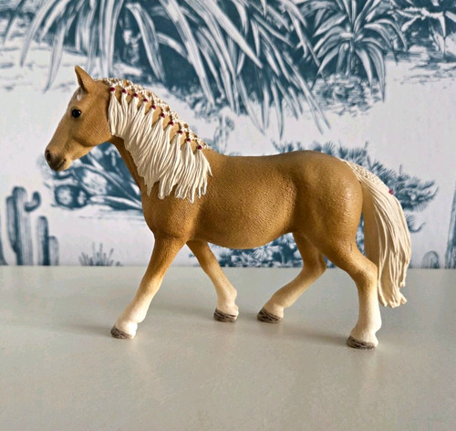 Schleich retired 2015 - , palomino
