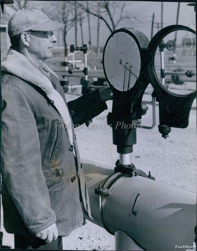 Myers reads gauge - gauge, gas