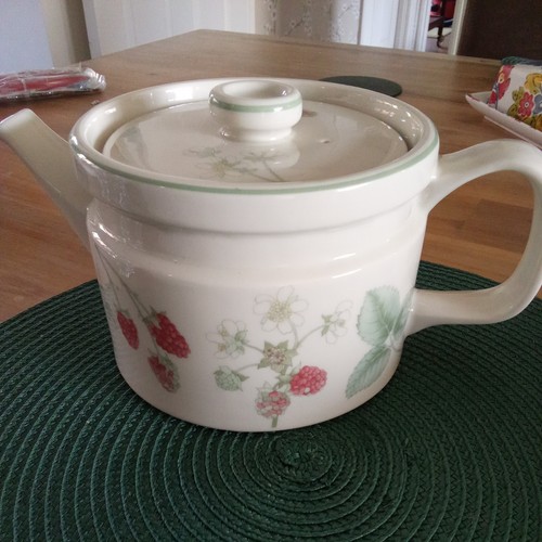 Wedgwood raspberry cane - wedgwood,