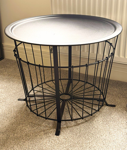 Round metal side table - metal,