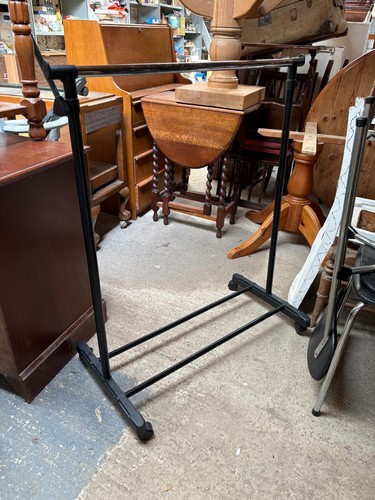 Adjustable height clothes rail - height,