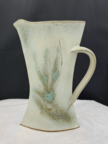 Earthy studio pottery pot - mk,