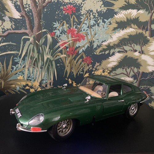 Bburago jaguar e coupe - 1.18,