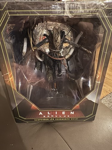 Neca alien romulus suspended - romulus,