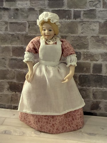 Dolls house scale - 1/12,