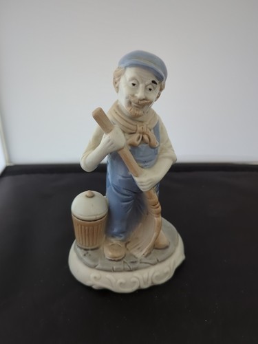 Vintage figurine old man - figurine,