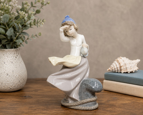 Lladro nao girl - nao, looking