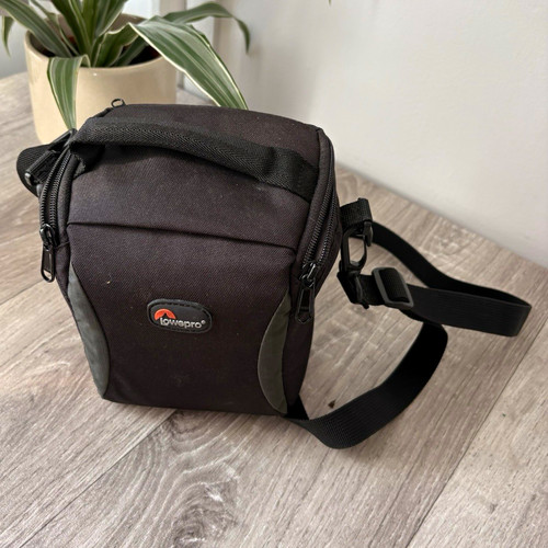 Lowepro black padded camera - black,