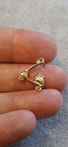 Vintage 9ct gold vespa - gold,