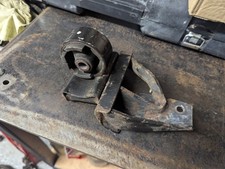 Nissan Micra k10 engine mount