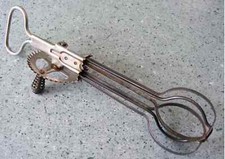 VINTAGE SKY-LINE ROTARY HAND WHISK ALL METAL MADE IN ENGLAND