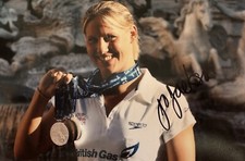 JOANNE JACKSON HAND SIGNED 6X4