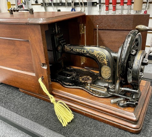 Vintage singer fiddle - *vintage,