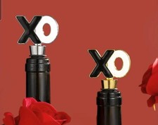 BLACK/WHITE HUGS N KISSES LOGO STAINLESS STEEL PROSECCO/WINE BOTTLE STOPPER FP