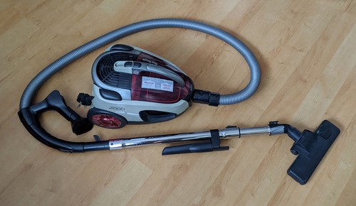 The dirt devil 2000w bagless - the,