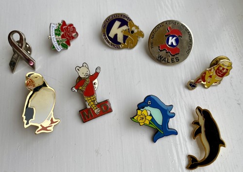 Enamel pin badges - 9,