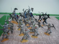 TIMPO 18 KNIGHTS  TOY SOLDIERS