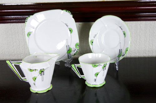 Vintage royal albert crown - *,
