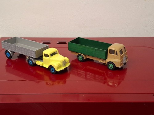 Dinky toys nos 424 - dinky,