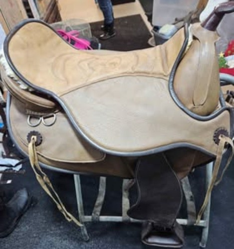 Treeless western saddle - treeless, 19