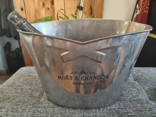 Moet chandon massive - chandon, ice