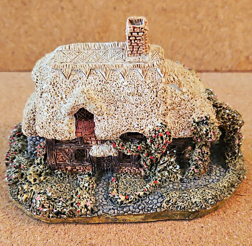 Lilliput lane spring - lilliput, bank