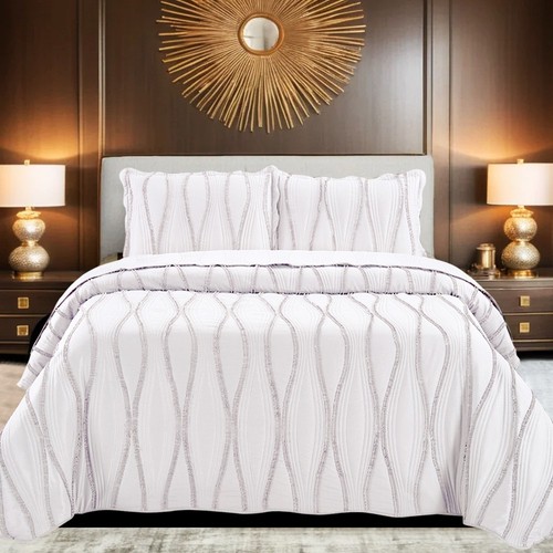 Quilted bedspread piece - 3, bed