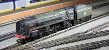 Hornby R2207 BR Brittania Class 4-6-2, in BR Green Livery. Excellent, boxed
