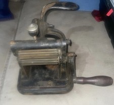 ANTIQUE  FABRIC FLUTING PLEATER CRIMPER IRON ROLLER MACHINE CAST IRON