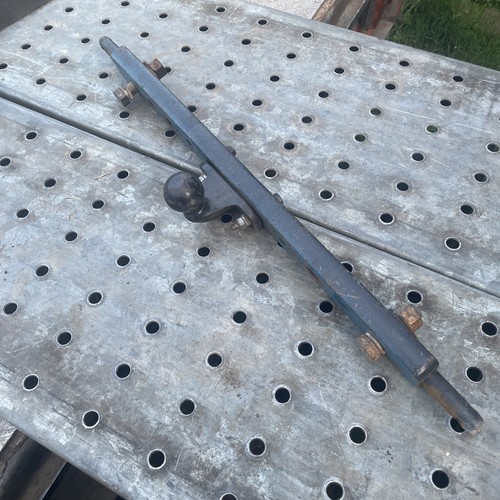 Cat tractor hole drawbar - 1,