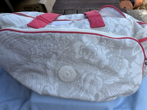 White and grey extra - white,