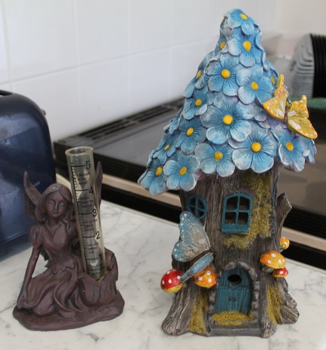 Ceramic plant stand - 12",