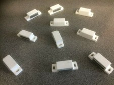 10 X White Magnetic Catches