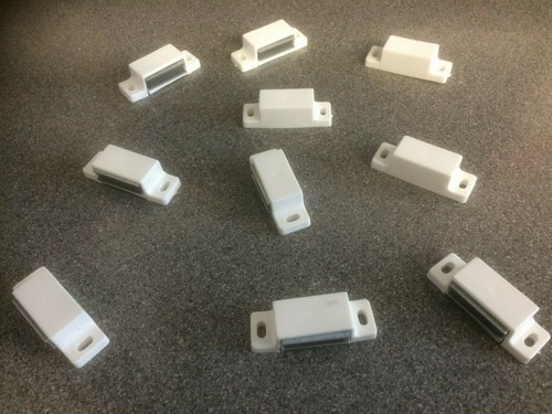 White magnetic catches - 10,