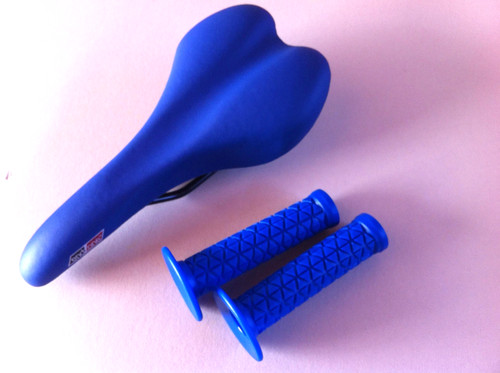 Blue classic bicycle seat - blue,