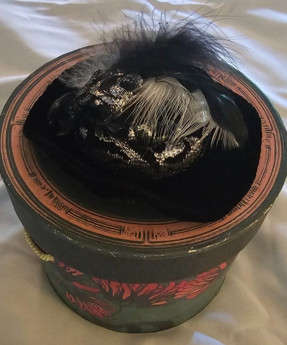 Vintage pipka bonnet - &,
