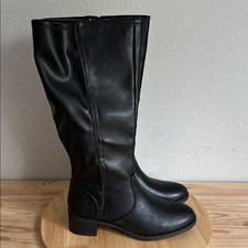 Easy Street Womens Tucker Plus