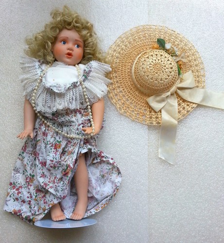 Qty porcelain dolls - qty,