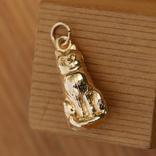 9ct Solid Yellow Gold Cat