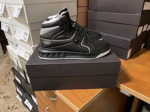 Valentino garavani one stud - garavani,