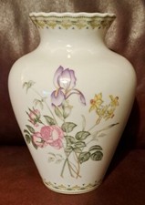 Royal Doulton Camilla H5185 Vase ~ 18cm Tall ~ In Great Condition