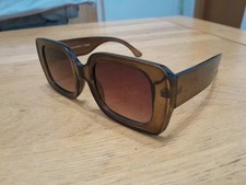 Oversized sunglasses/retro cat