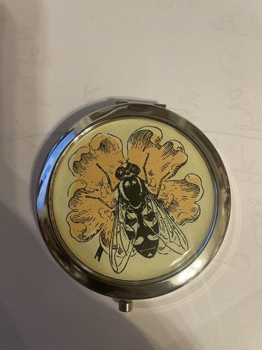 Retro yellow queen bumble bee - retro,