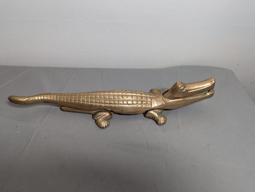 Large vintage brass aligator - large,